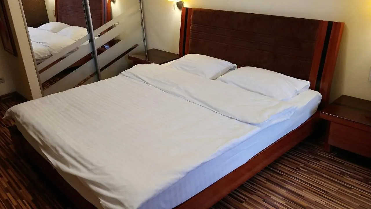One Bedroom. Lux. 17 Baseina Str. Near Gulliver Kiev 0*,
